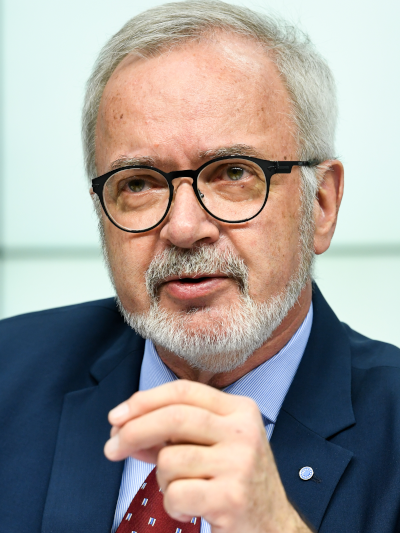 Dr. Werner Hoyer - dfv Euro Finance Group
